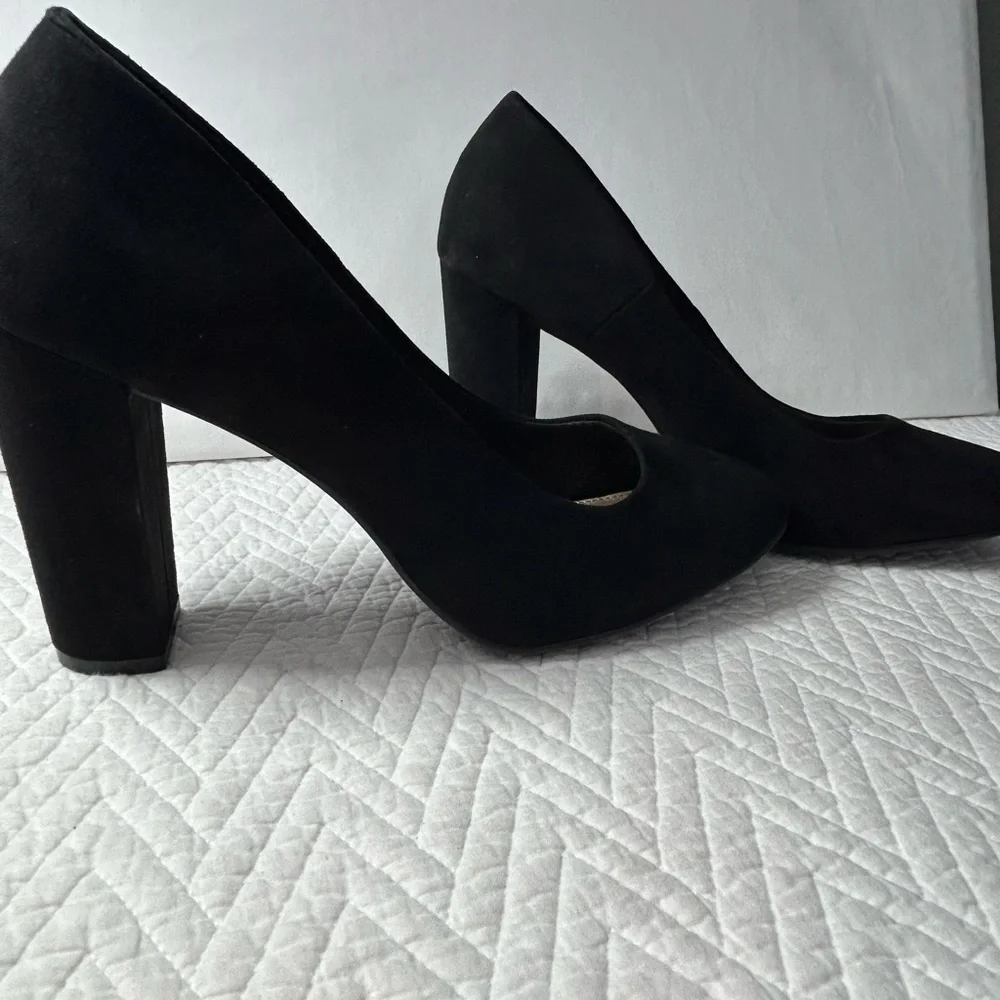 Fiona women’s size 10 black‎ suede heels